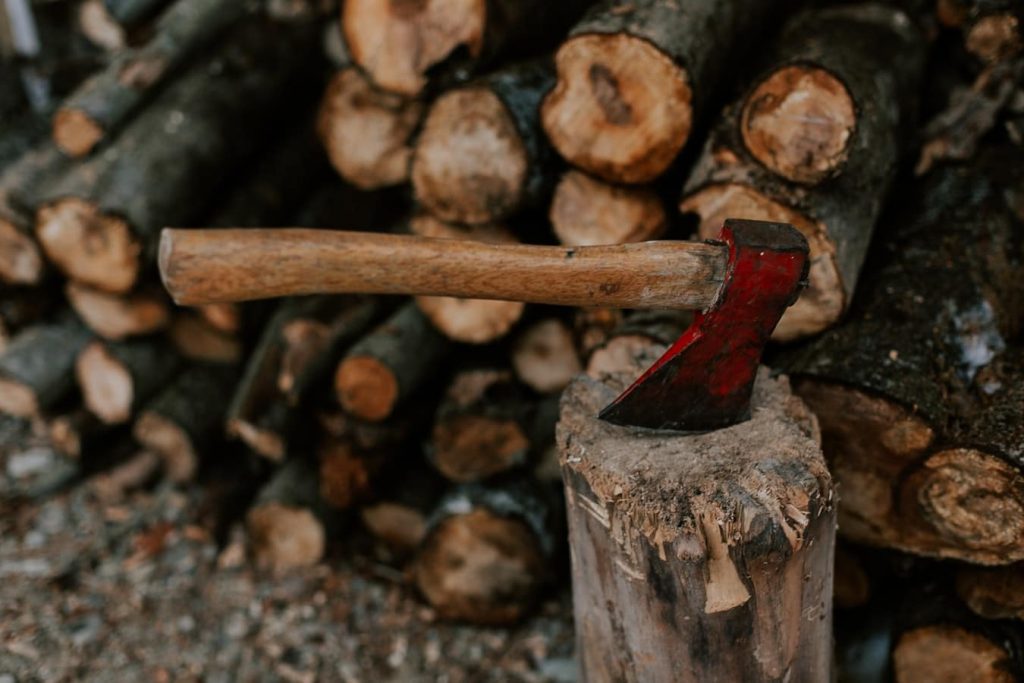 Best Axes for Splitting Wood