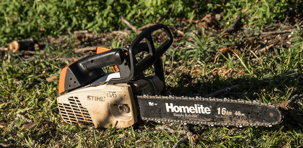 Cleaning a Chainsaw